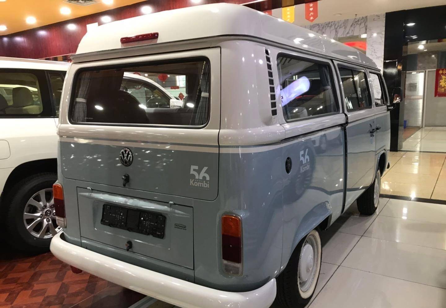 大众经典面包车"t2"纪念版实拍,网友:后排放倒后,想怎么睡就怎么睡!