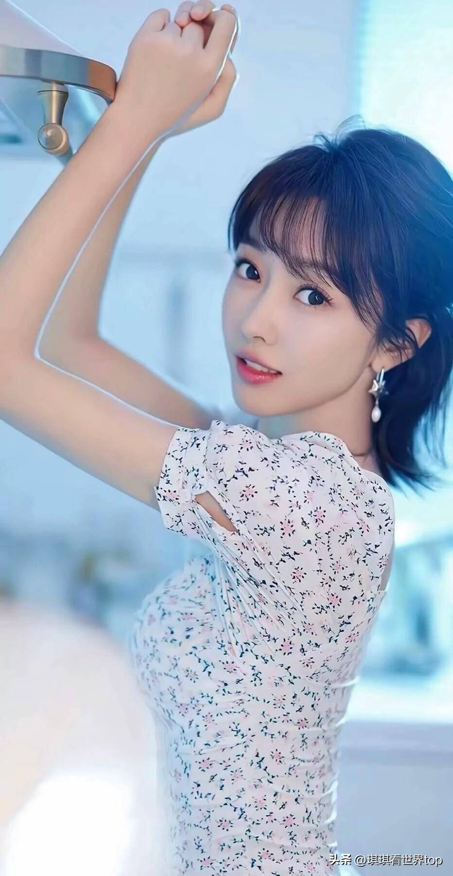 阳光明媚透露着香气的女子图片 连衣裙女子图片_启迪_审美_美貌