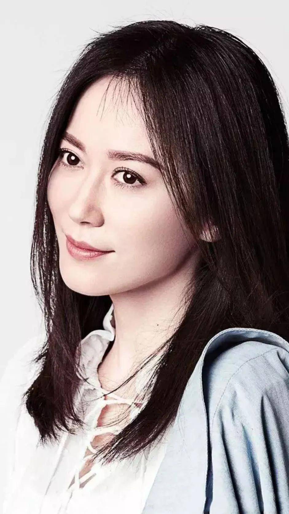 俞飞鸿 2023年05月02日 精美图集 精致的面容_微微_线条_感觉