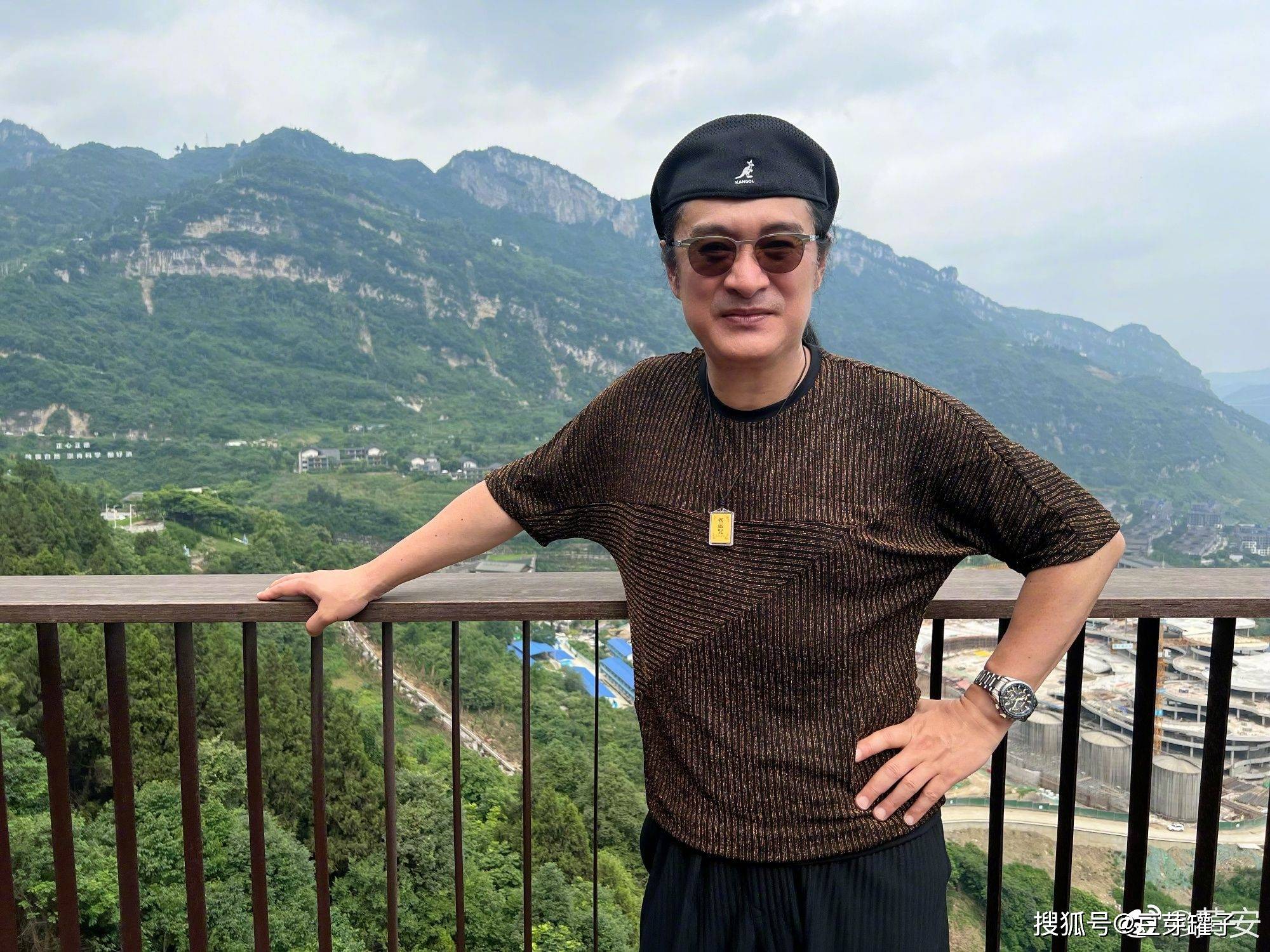 黄安视网膜剥落半瞎!