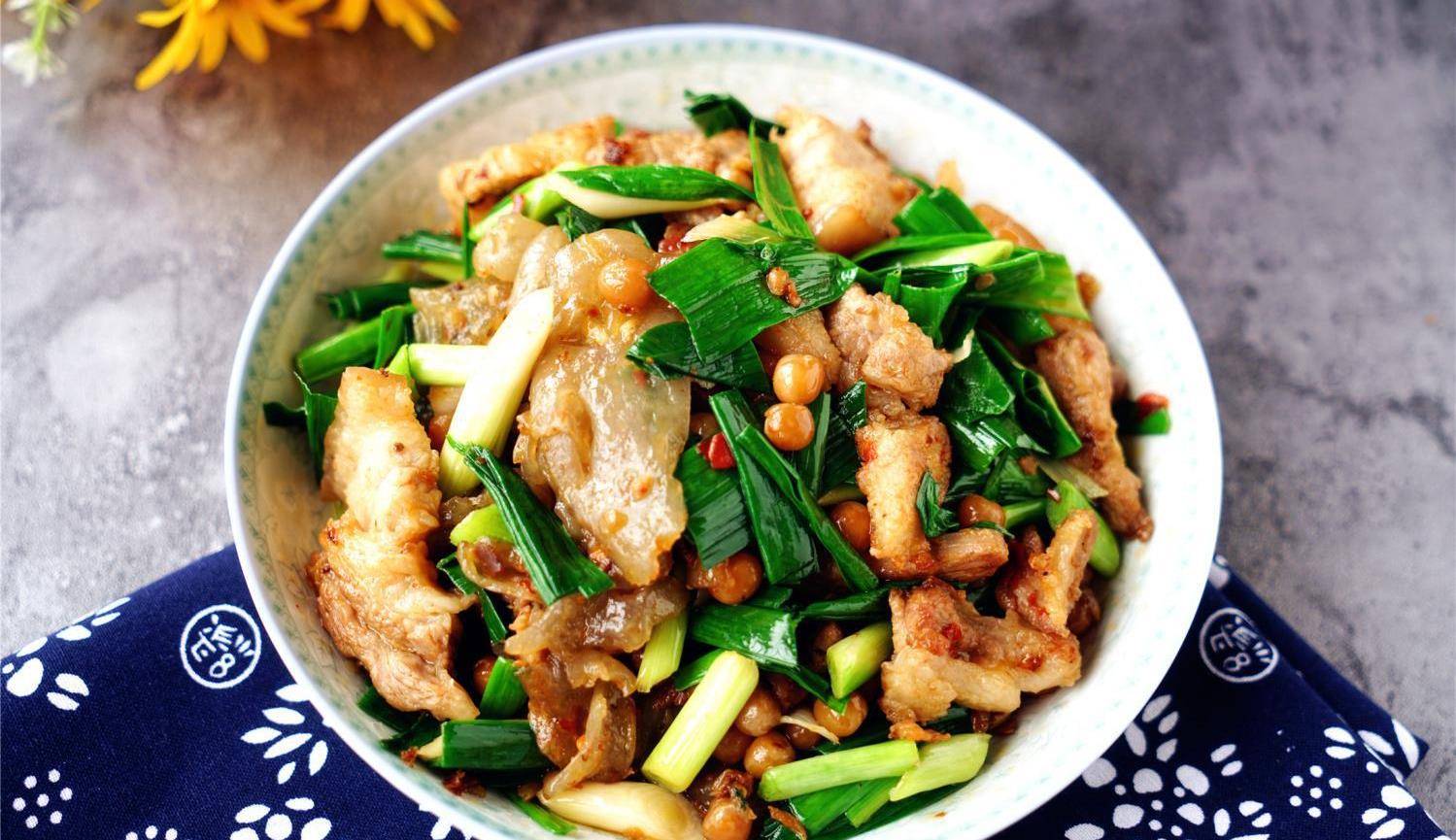 正宗川菜蒜苗豆豉生爆盐煎肉,香气四溢,肥而不腻,天天吃都不腻_五花肉