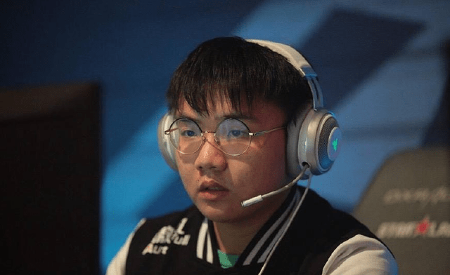 韦神爆料 4am内幕,112被教练训哭,阿鲁卡被孤存拿耳机打_比赛_故事