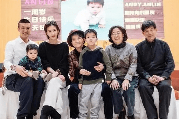 杨子母亲刘丽芹:前儿媳陶虹太强势,黄圣依是我心中的完美儿媳_儿子