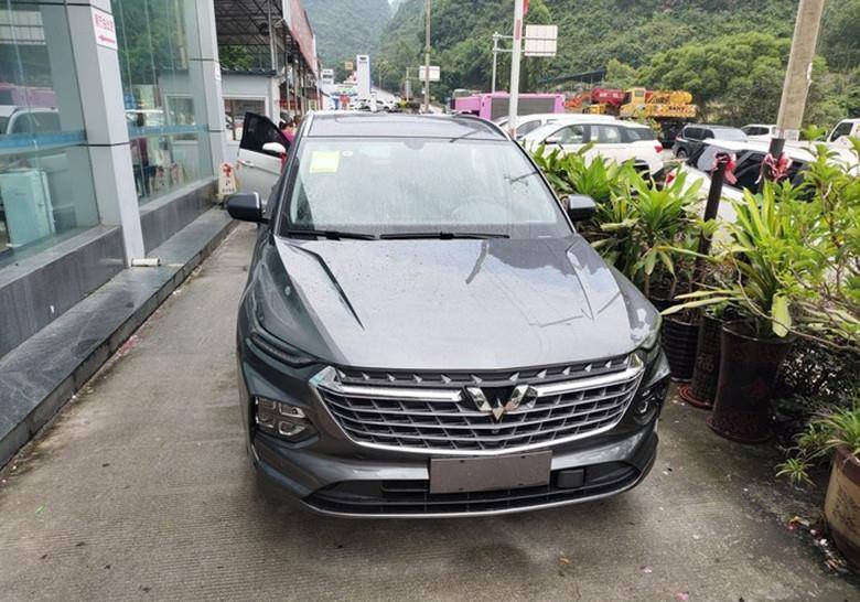 "五菱王"正式到店,大气银标,还带魔术座椅,或8万起能火吗?