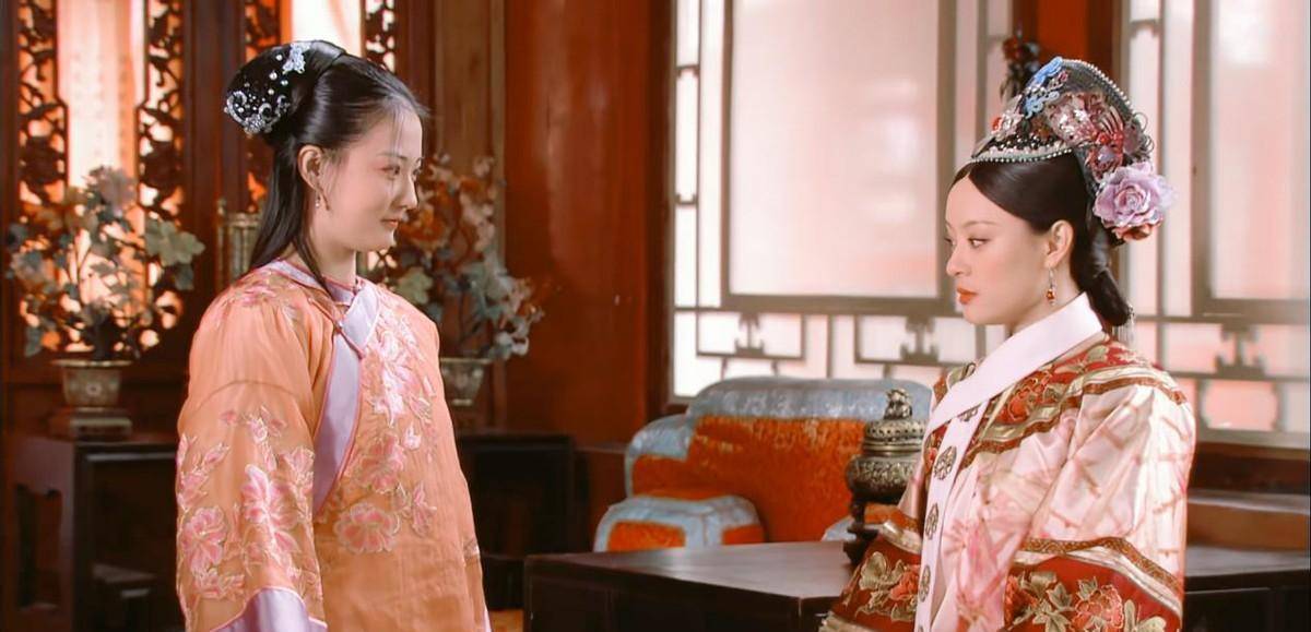 然后浣碧就在旁边说玉娆打扮的漂亮,还说见到慎贝勒脸红的事.