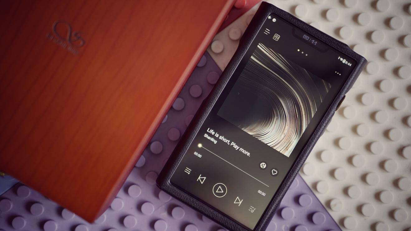 首先是它的声底明显更富有韧性与厚度,富有厚度这点与m9甚至m8都可以