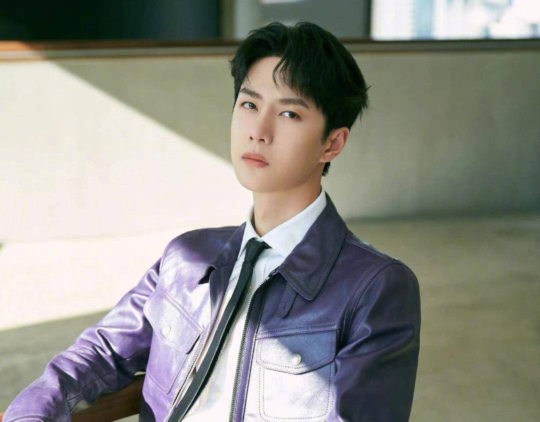 顶流粉丝填场,午夜档票房猛涨,做王一博粉丝不容易_电影_长空_行为