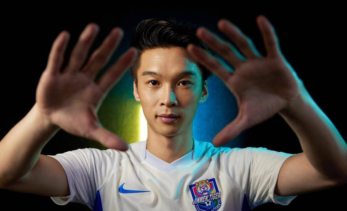 他宁愿在上港新赛季无球可踢,都不想租借离队,已被视为高薪包袱_张一