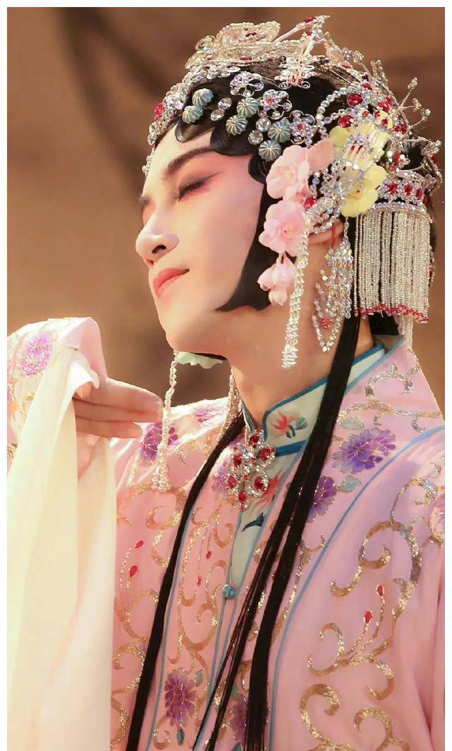 男扮女装能骗过观众的男演员,就看这4位了,陈晓是真的绝_演技_角色