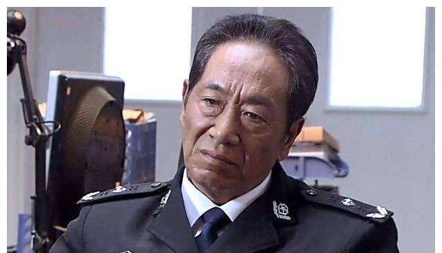 同样是演"刑警",把何冰,张艺兴放在一起看,差别就出来了_剧中_林浩