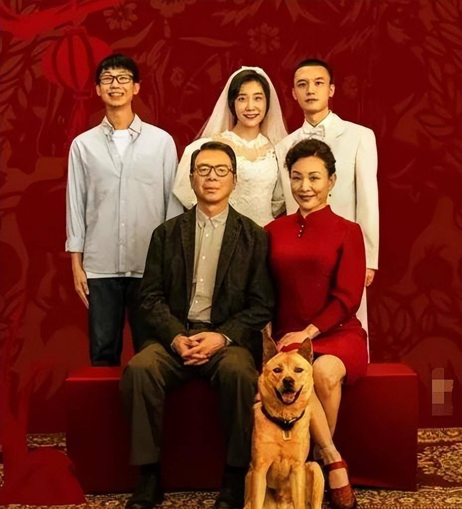 由陈冲和冯小刚主演的电影《忠犬八公》正在热映中.