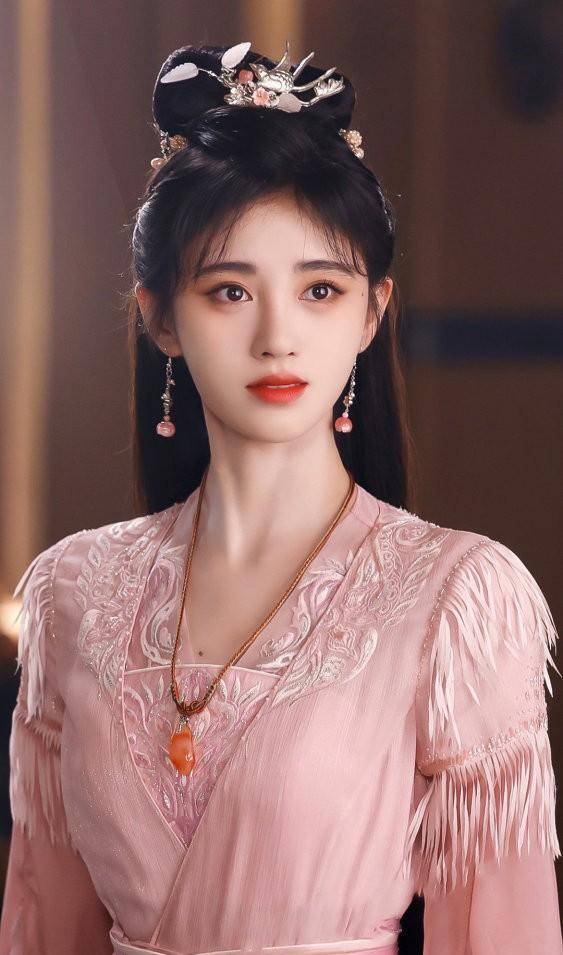 《花间令》鞠婧祎清新古装造型惊艳亮相_剧中_观众_风格