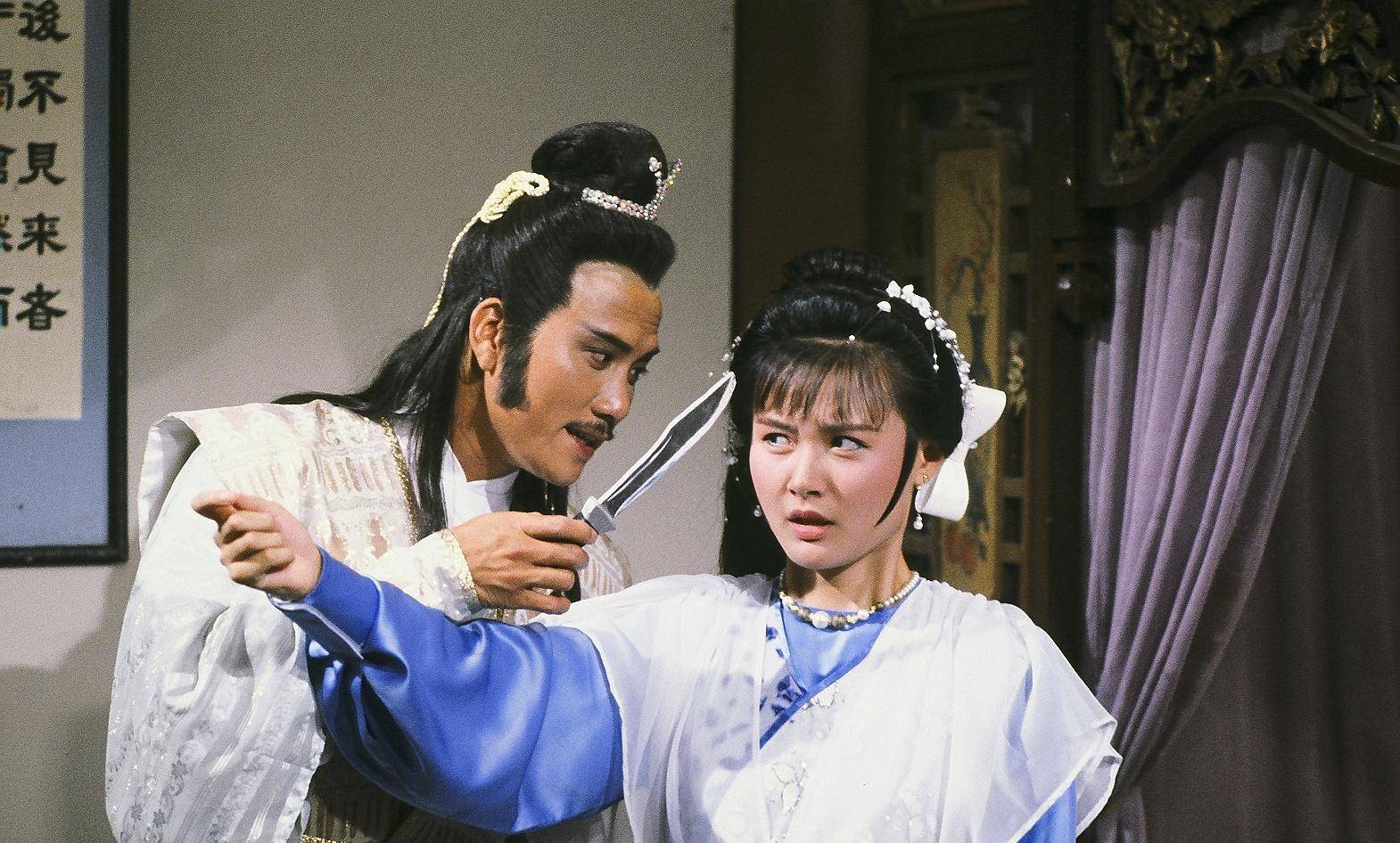 《白眉大侠》播出26年,男主没火,小配角成大明星,娶女主为妻_英雄