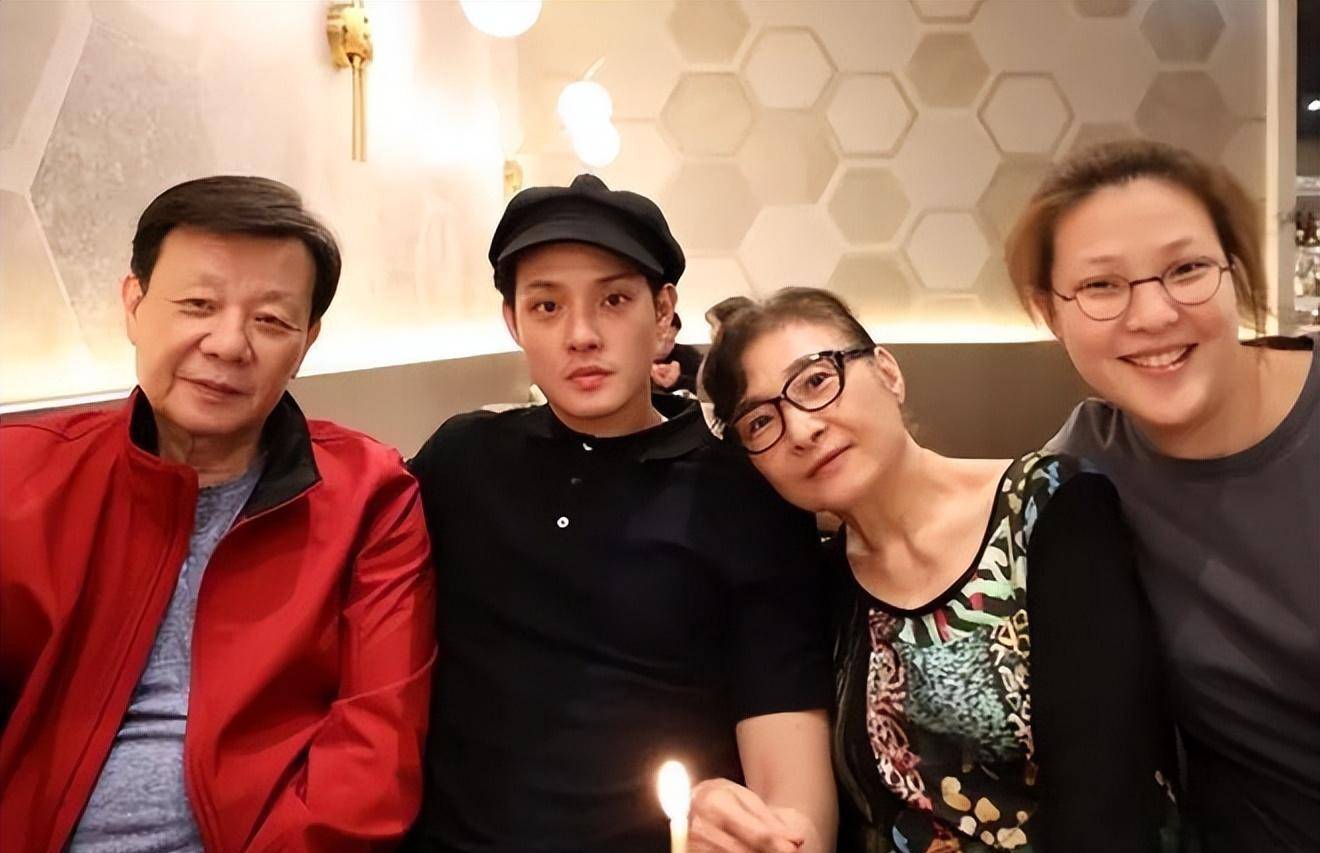 妻一妾,两个女人和谐相处,全靠他楼上楼下来回跑_崔瑶琪_许黎丹_观众