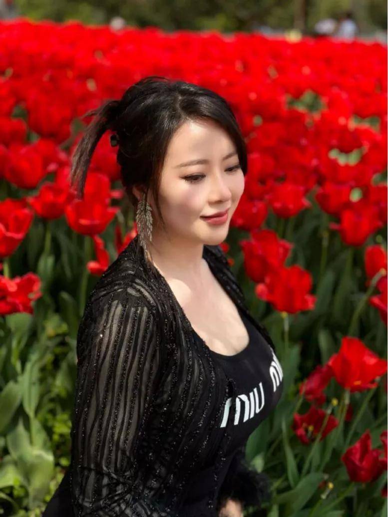 而也正是这次绯闻,意外带火了蒋娉婷.