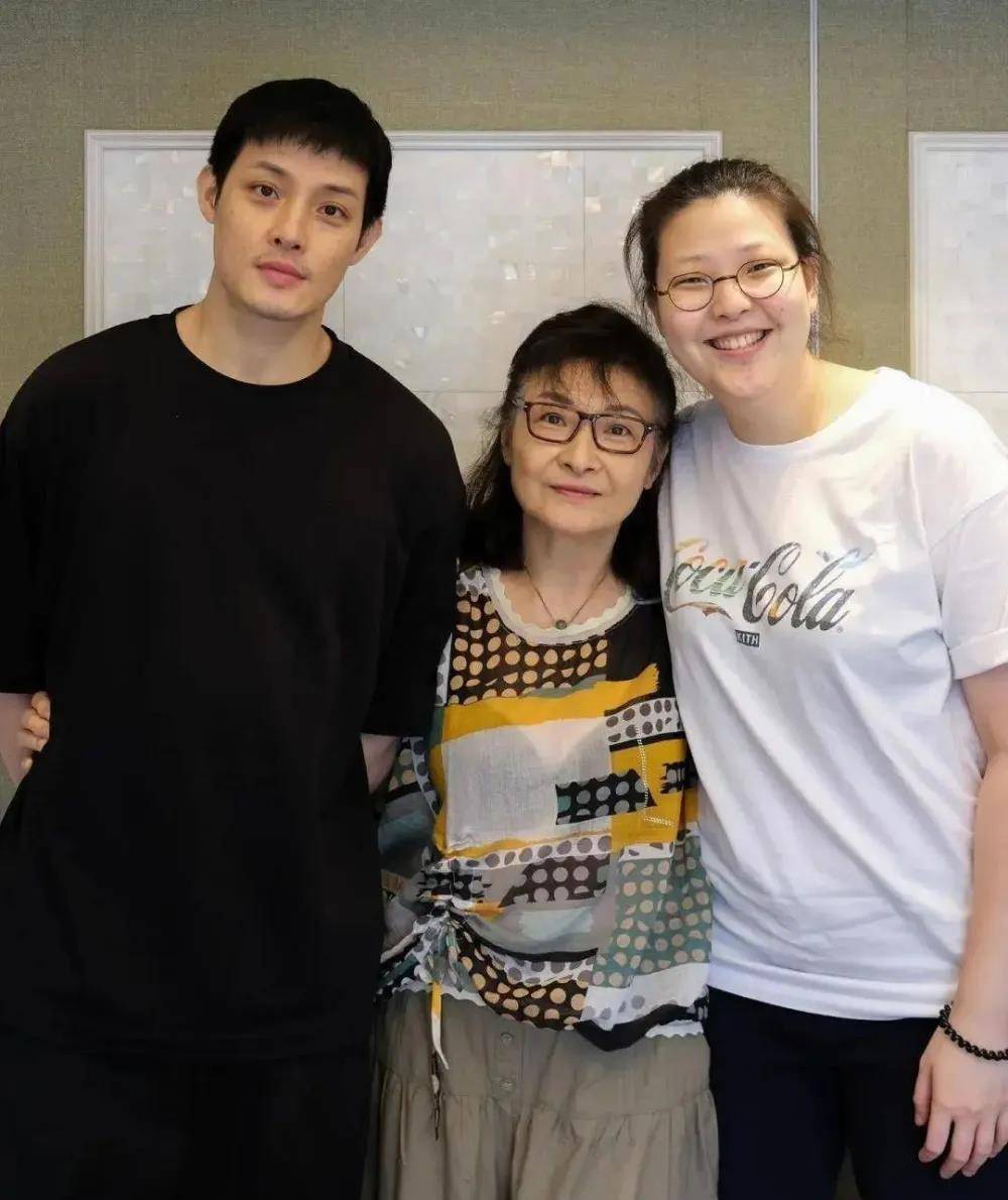 寇世勋:坐拥一妻一妾,两个女人和谐相处,全靠他楼上楼下来回跑_崔瑶琪