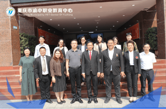 会基教科杨敏,职教中心党委书记蒋珩,副校长彭茜,许红斌等陪同来宾