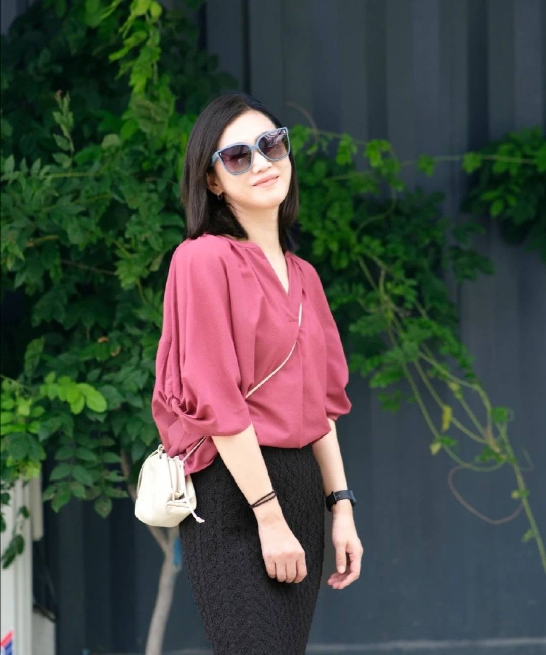 女人过了四十岁,发型宜简不宜繁,试试这种减龄又时尚的锁骨发吧_头发