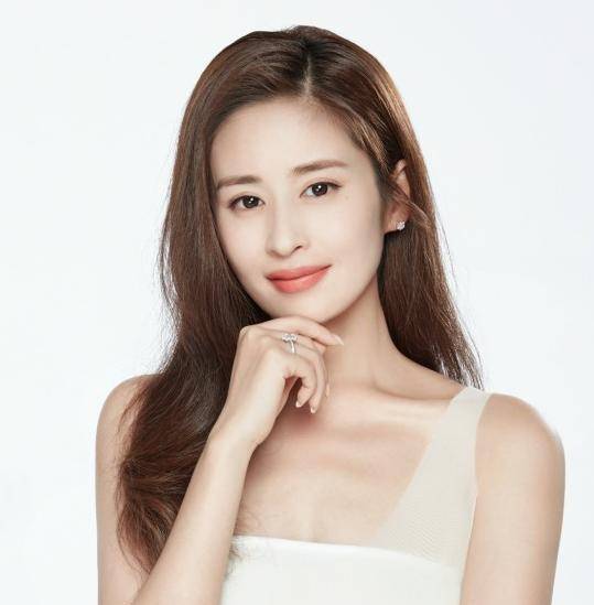 王灿跻身明星太太圈,与郭女子合照毫不逊色,发际线成亮点_杜淳_朋友