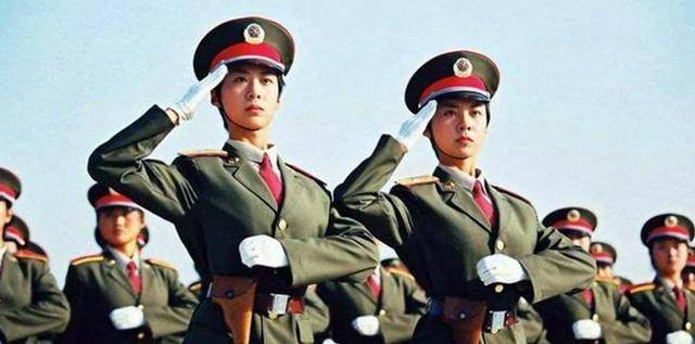 1999年国庆阅兵,双胞胎女兵红遍全国,怎么突然消失在人们视野中_训练