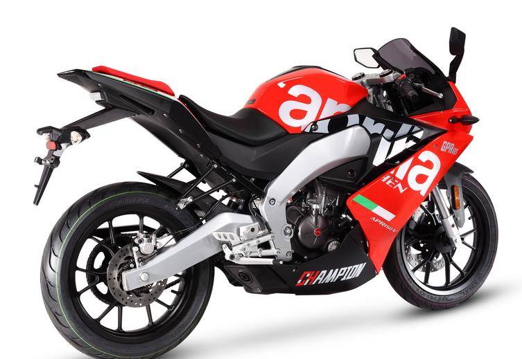 阿普利亚150级街跑,水冷四冲程 电喷,国四排放续航400km2.3万