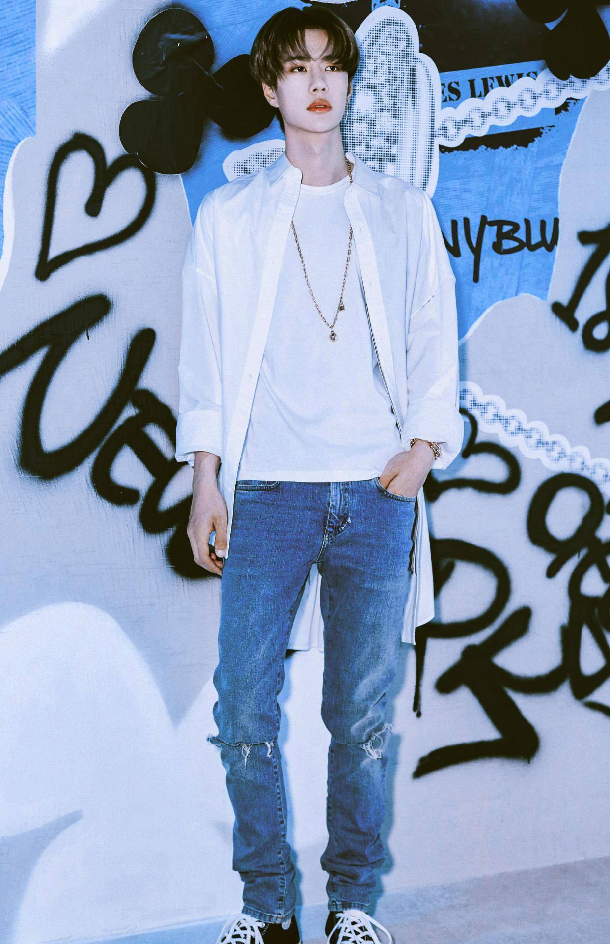 被妈妈养胖的王一博好甜!