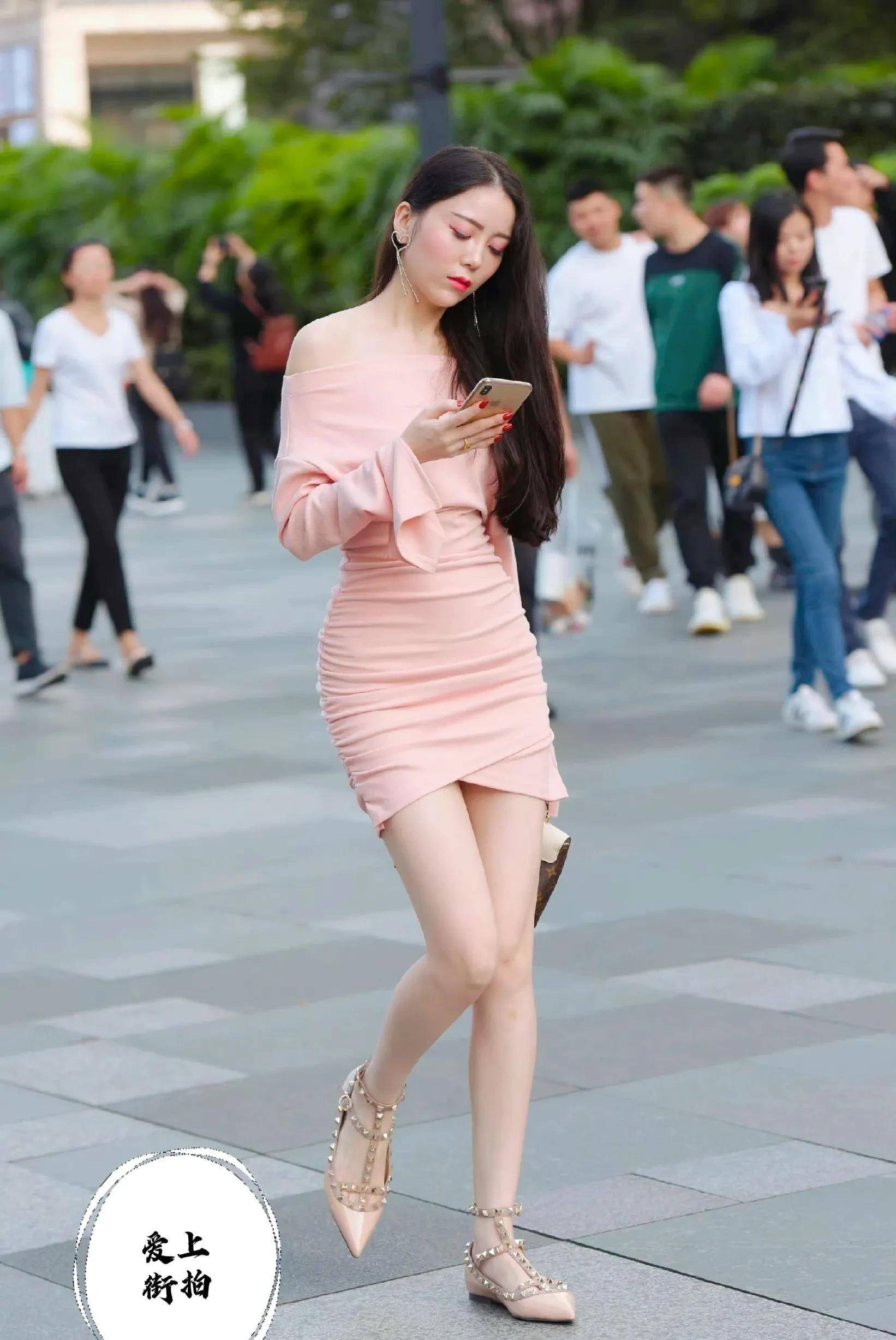 爱上美女街拍第49卷,粉色很适合女人_女孩_气质_电影