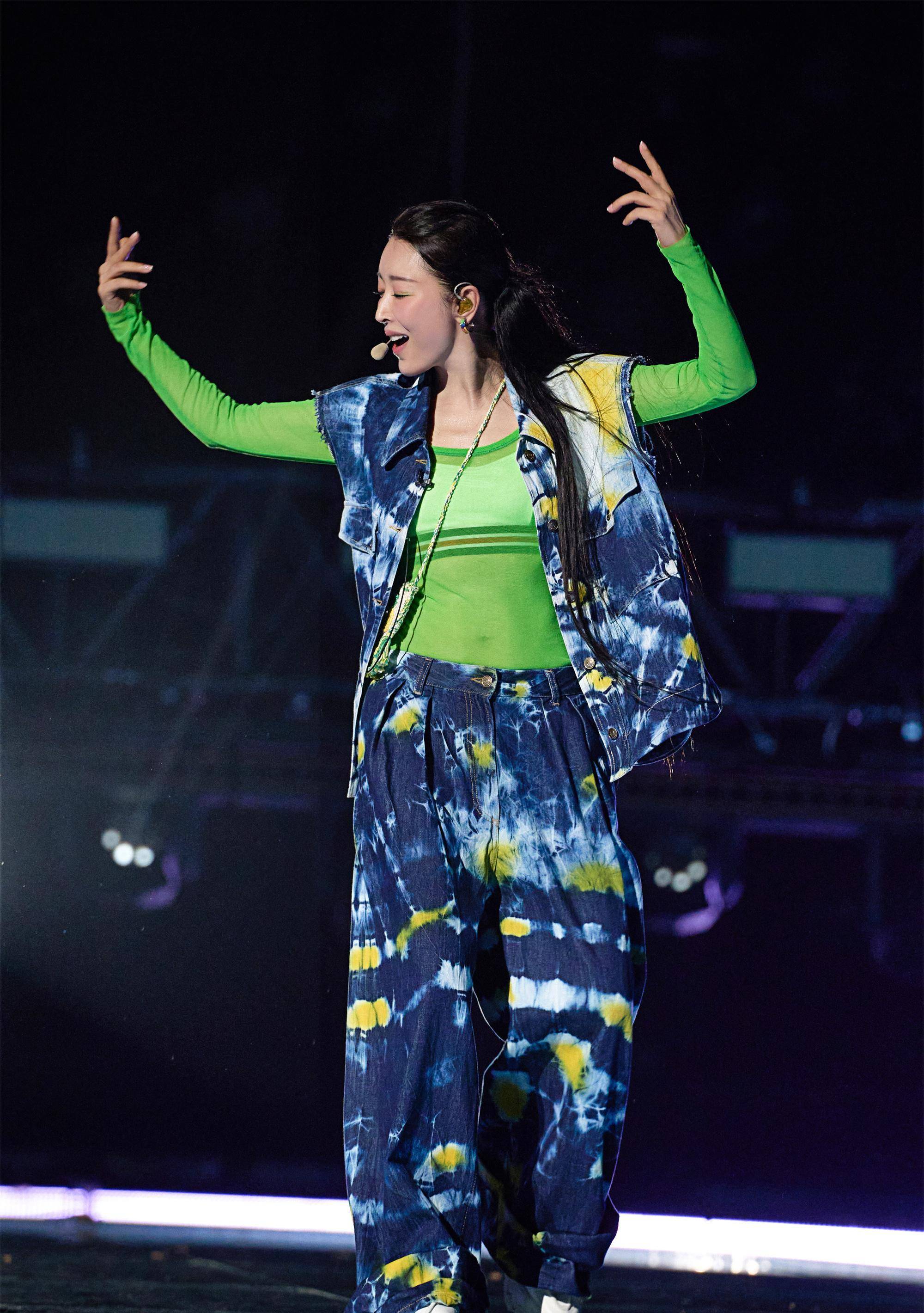 浪姐4初舞台太美:孙悦的腰,瞿颖的腿,谢娜的假发,朱珠的嘴_时尚