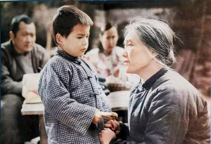 童星方超:曾出演《牧马人》,成年后在餐厅端盘子,现状如何_生活_谢晋