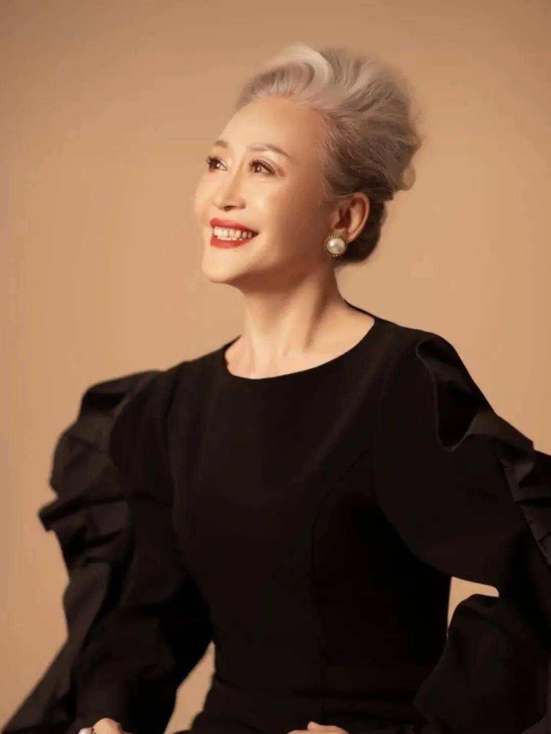 72岁总裁奶奶告诉你:有钱不一定精致,但精致一定要有钱和品位_刘明明