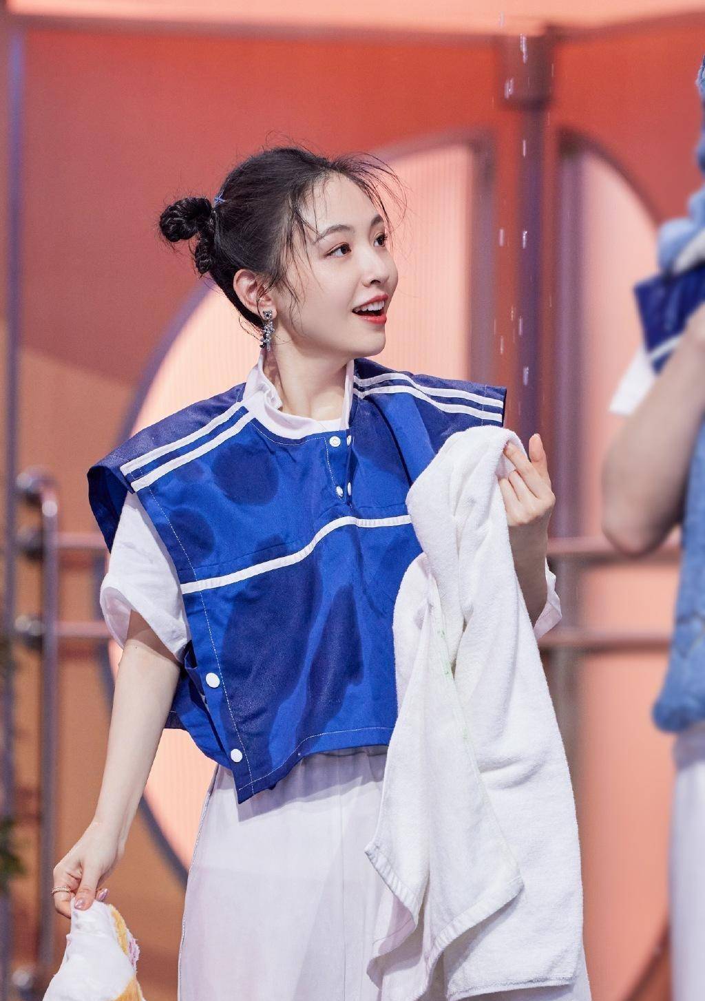 30岁吴倩上浪姐后状态回春,梦回鹿晗诺言mv,上你好星期六很灵动_感觉