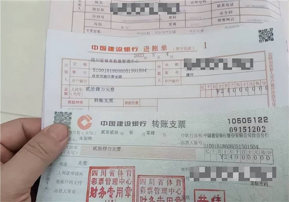 店主买下打错彩票中了30万,一念之差丢30万的顾客会是什么心情？