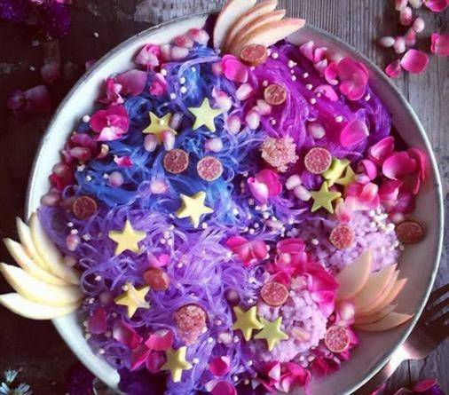 现在的年轻人都流行吃麒麟面条,看完之后你敢吃吗?