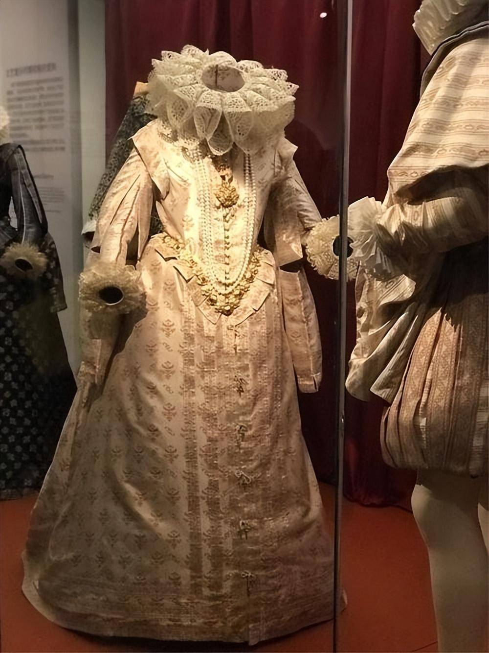 "虽穿金戴银,不如结发为一":欧洲文艺复兴时期女性的婚礼服饰_头饰