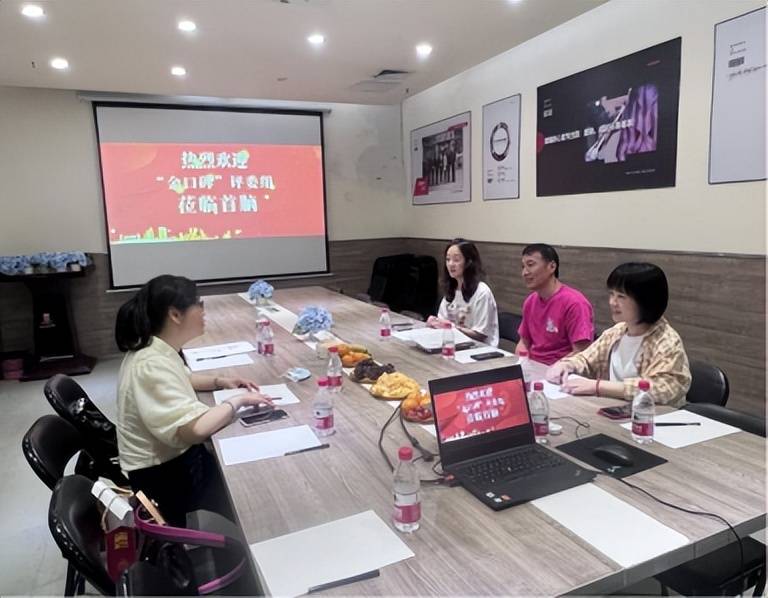 祝贺:首脑董事长高颖荣获"深圳首届十大金口碑人物"称号_行业_企业