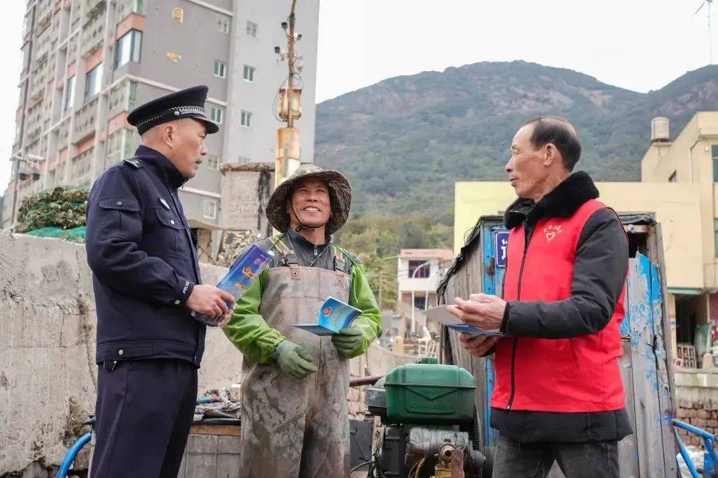 近期,针对安凯乡郭婆村村民黄某兴与邻居黄某华两家之间存在土地纠纷