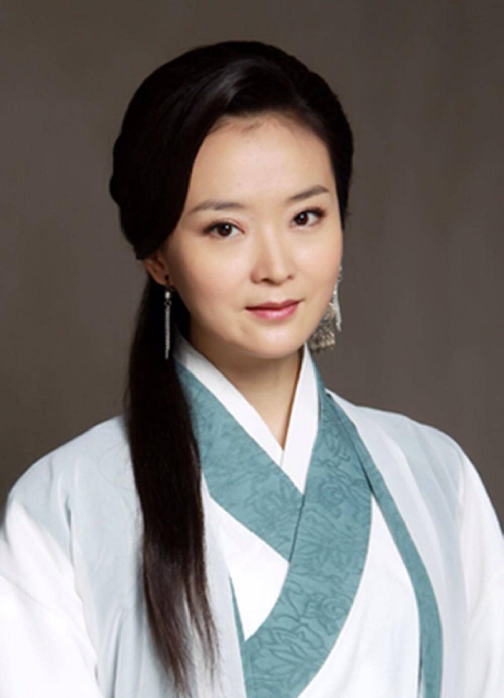 2019年,王艳和饰演《还珠》老佛爷的赵敏芬老师在一档综艺节目中,重演