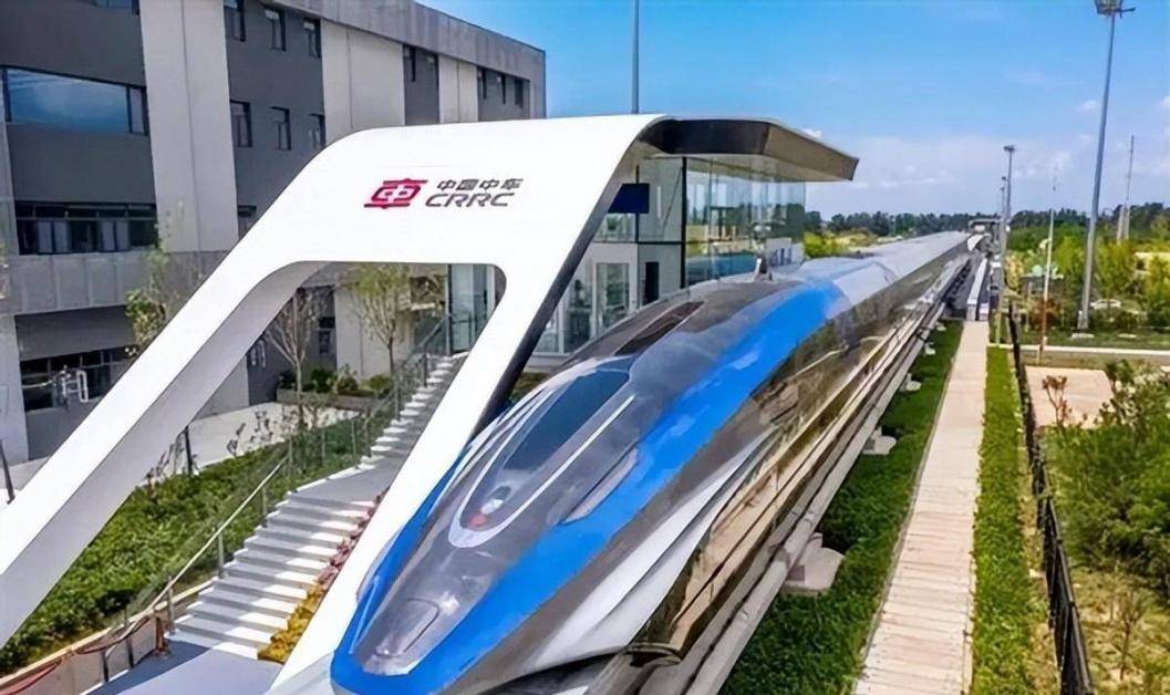 世界第一辆"贴地飞行"的高温超导磁悬浮列车中液氮起什么作用?