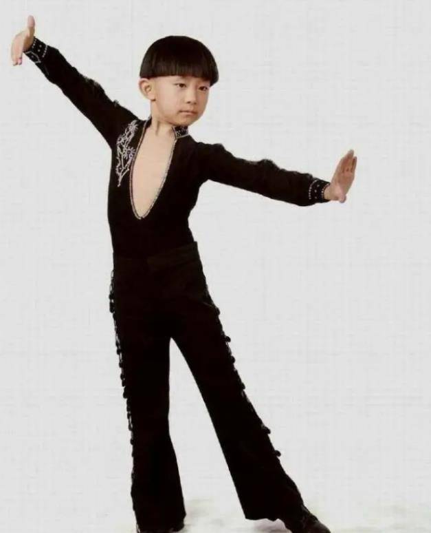 他先后参加了《成长在线》《智慧树》等多个节目,并且展现出了自己在