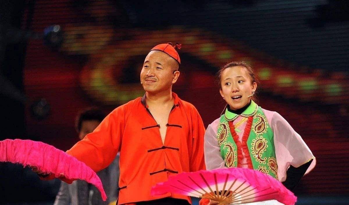 王小利:与前妻苦熬7年,二婚娶了小11岁的李琳,如今苦尽甘来_表演