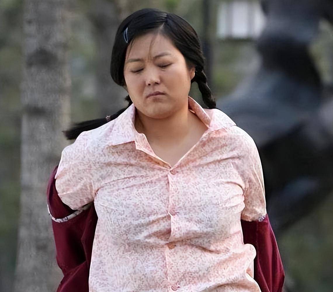 8位戏里"土得掉渣"的村姑,现实中原来这么美,反差太大认不出_巩俐