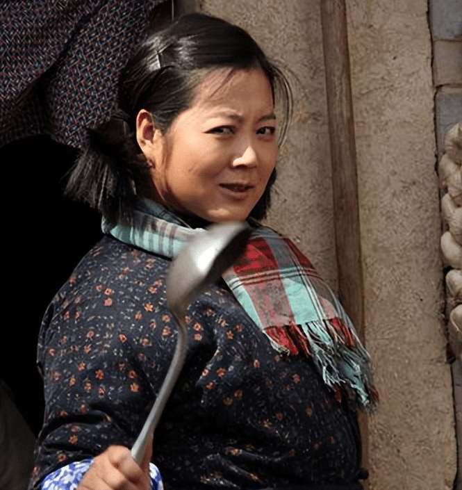 8位戏里"土得掉渣"的村姑,现实中原来这么美,反差太大认不出_巩俐