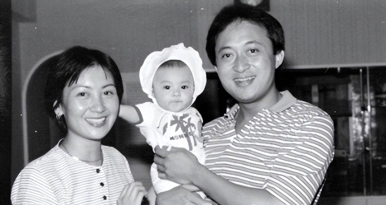 香港演员方平:曾经是风流浪子,却能与鲍起静恩爱不离,如今72岁气质