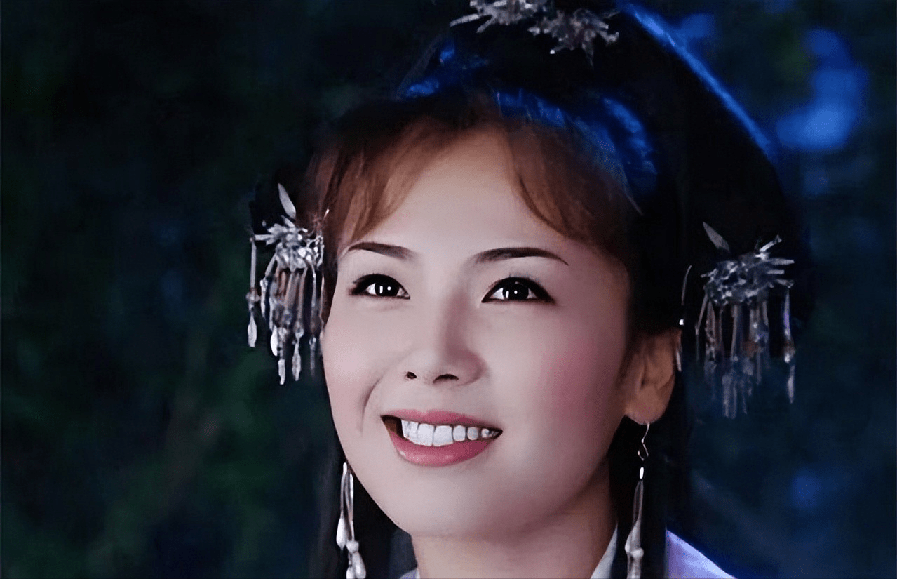 如《天龙八部》里娇俏灵动的阿朱,《白蛇传》里美丽温婉的白素贞