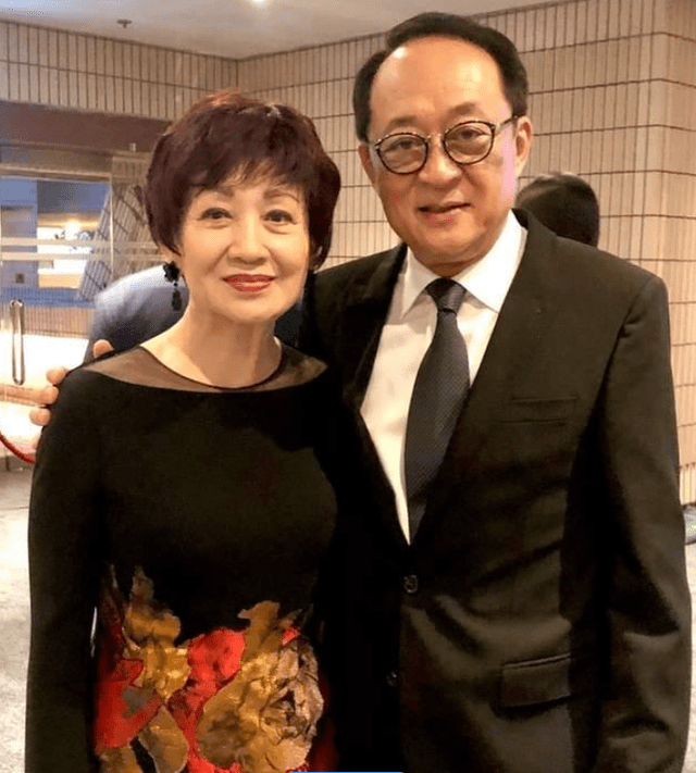 香港演员方平:曾经是风流浪子,却能与鲍起静恩爱不离,如今72岁气质