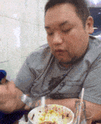 原创
            搞笑gif：什么叫名媛，看这位姐就知道了！