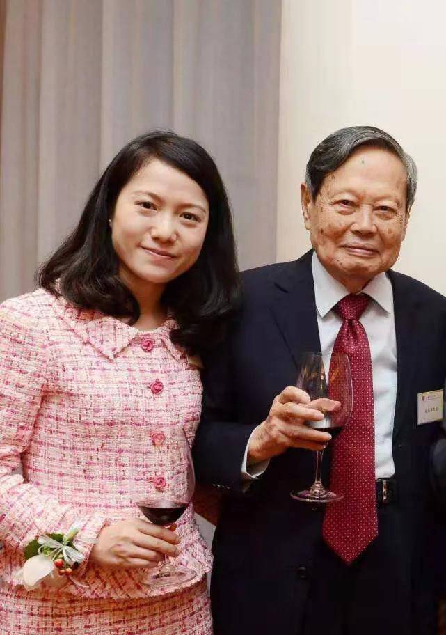 他比丈人大21岁翁帆像孙女,妈妈气质更优雅_照片_老爷子_感觉