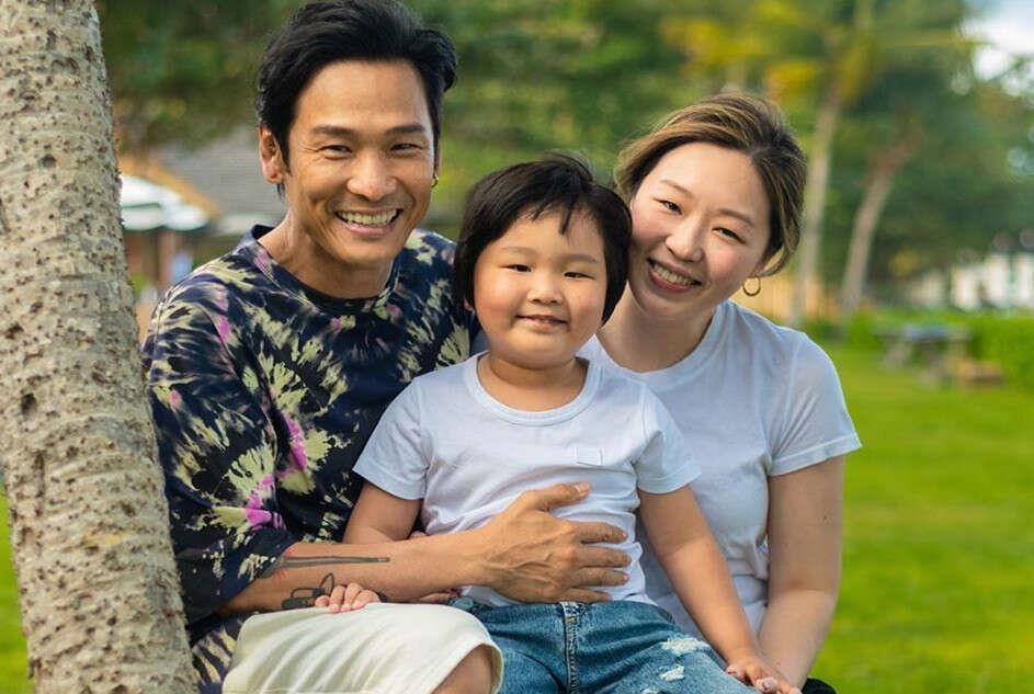 差4岁却像双胞胎,哥哥息影后成金牌健身教练_网友_李乐诗_儿子