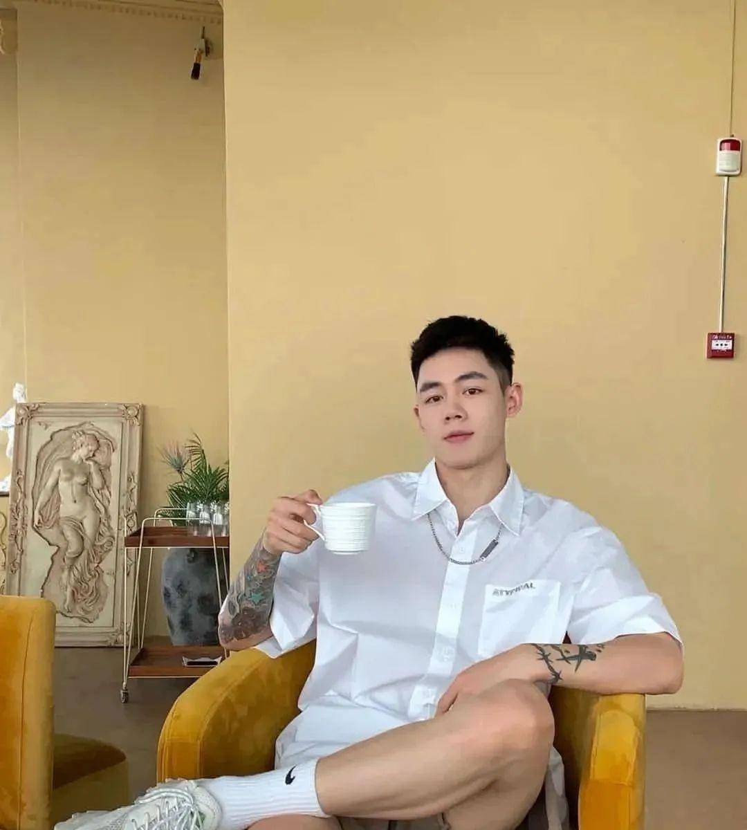 男神传送门:少年感满满的花臂帅哥