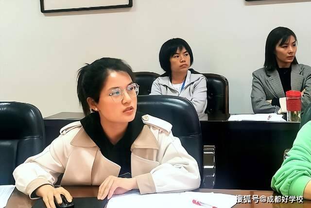 年级主任刘蒙海对最后35天的备考复习进行安排部署.